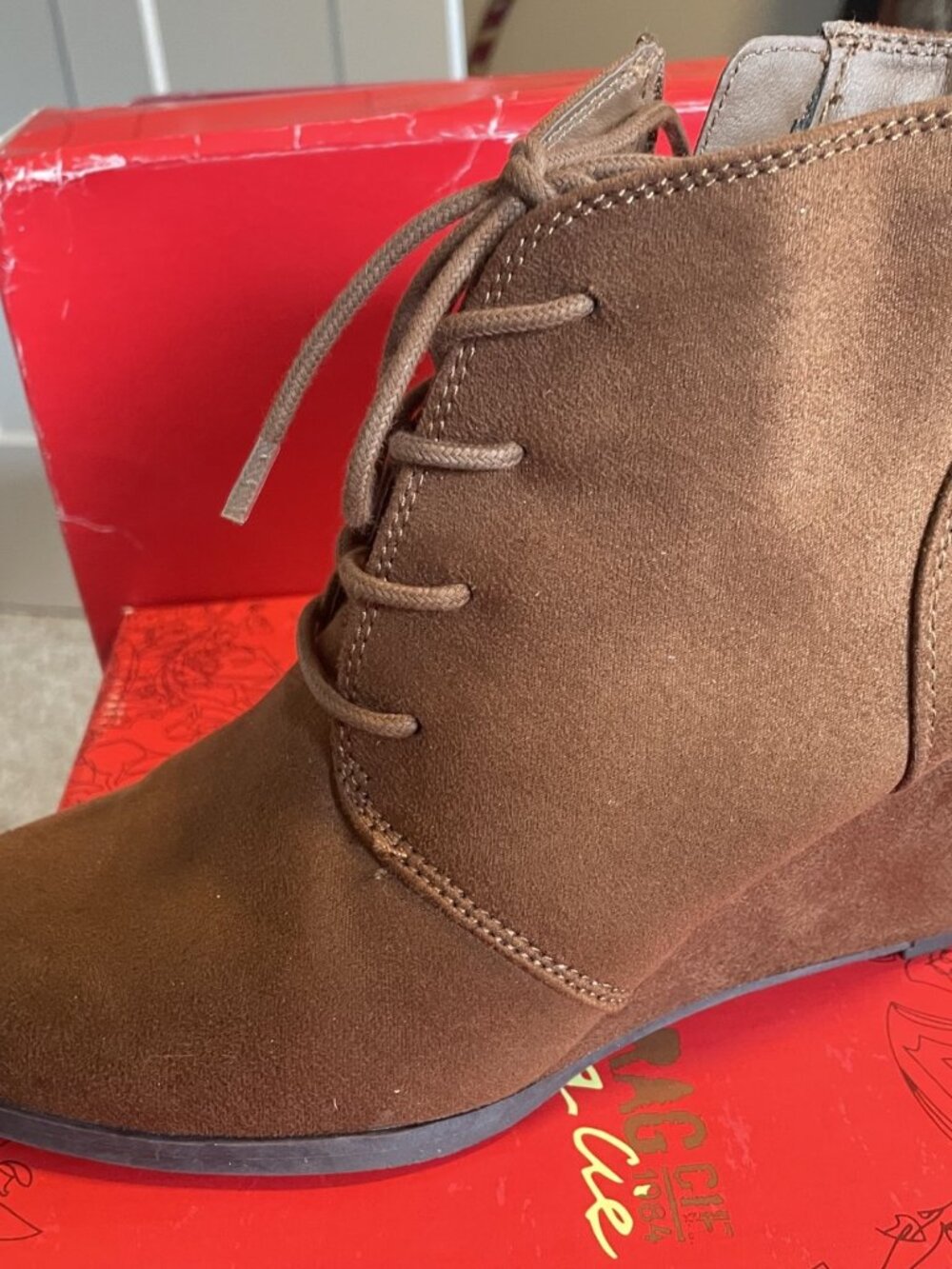 American Rag Baylie Ankle Boot Womens Size 8.5Lace-Up Chestnut Wedge Bootie